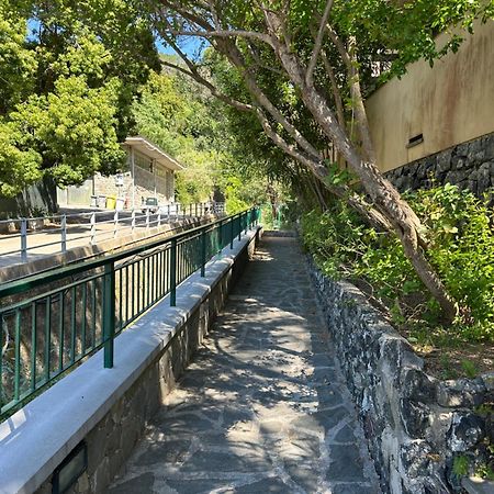 Terrace & Parking - Holiday Home Near Fegina Beach モンテロッソ・アル・マーレ エクステリア 写真
