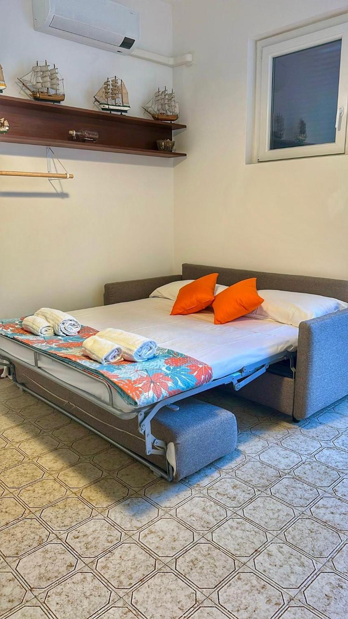 Terrace & Parking - Holiday Home Near Fegina Beach モンテロッソ・アル・マーレ エクステリア 写真
